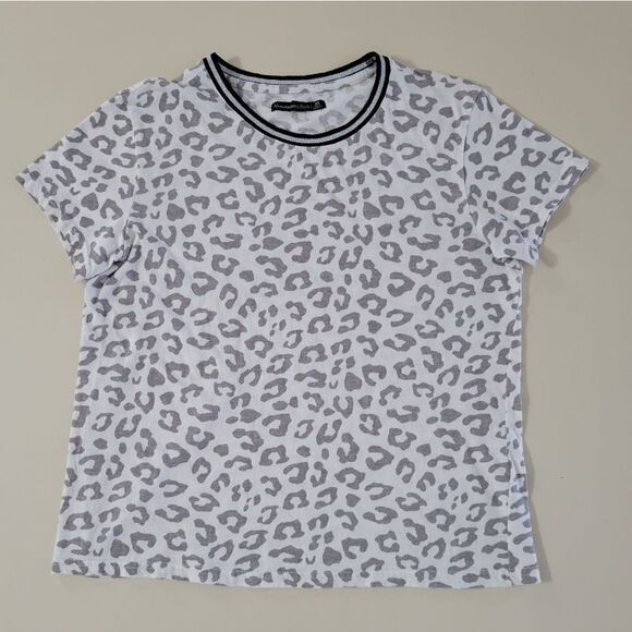 Abercrombie & Fitch Animal Print Short-sleeved Top - Picture 3 of 10
